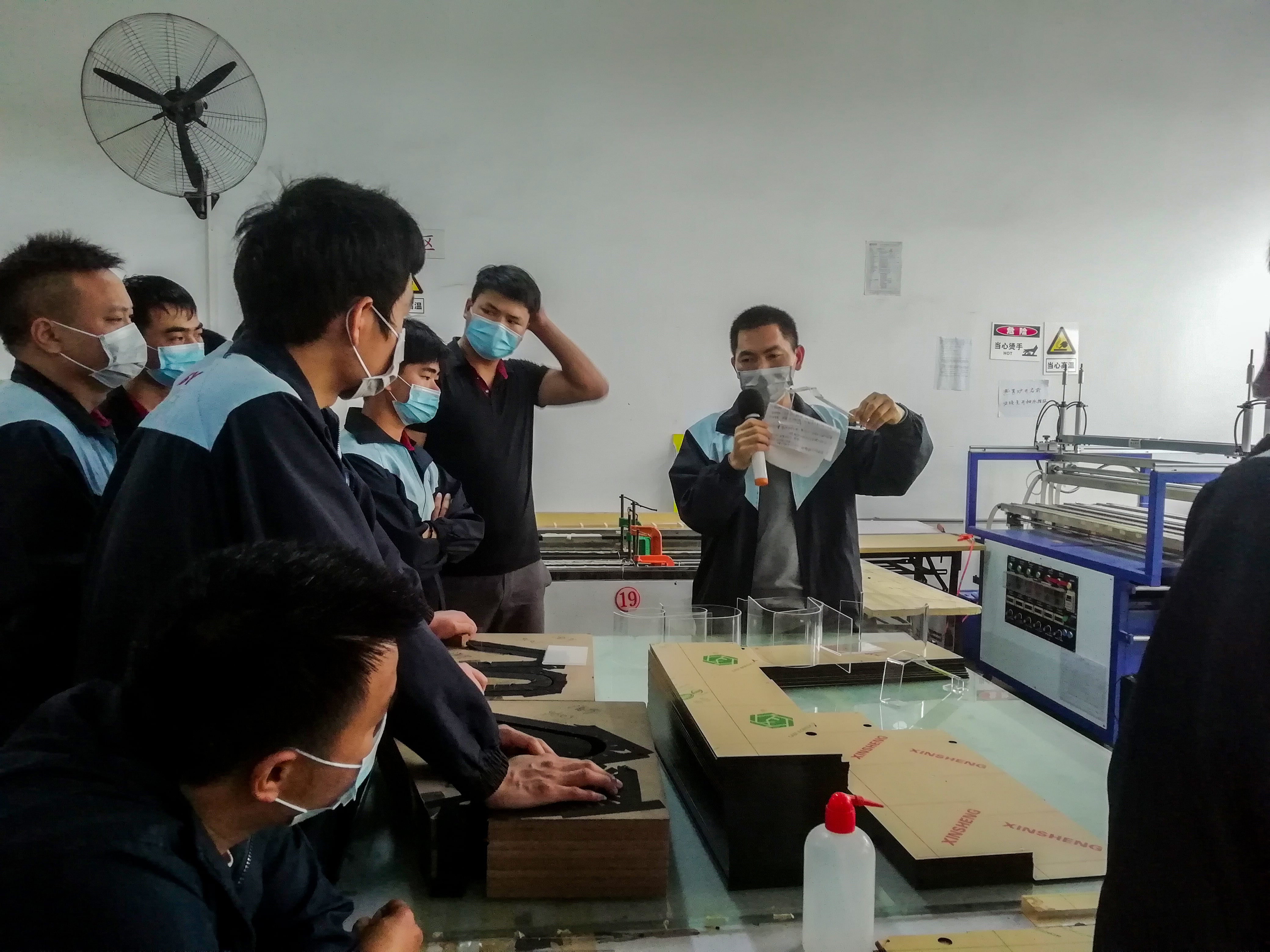 亚克力展架制作知识之热弯工艺